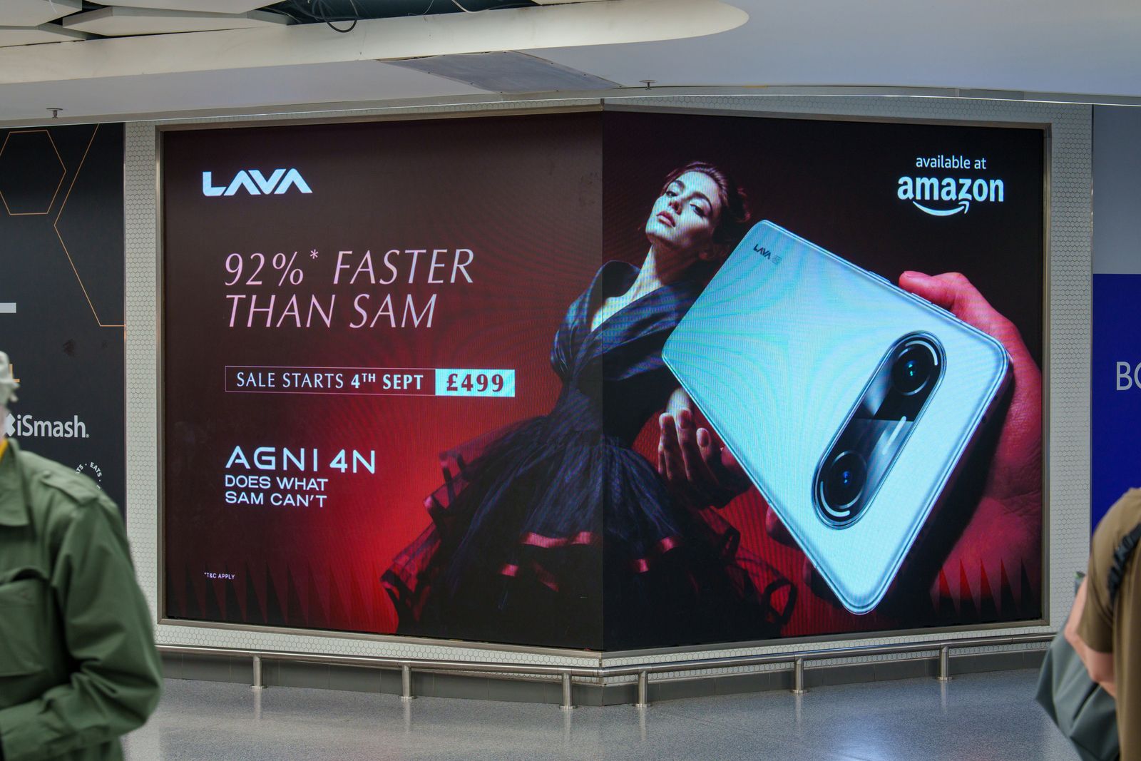 The LAVA AGNI 4N advert on the corner screen in the shopping centre at Bond Street station